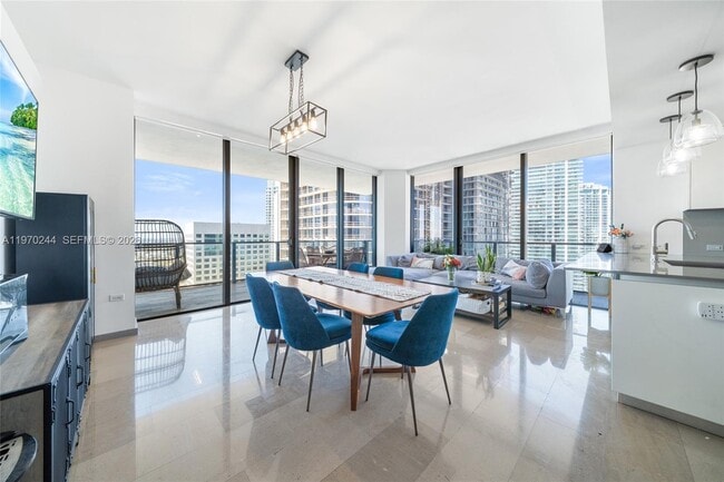 Photo - 88 SW 7th St Unidad 2312