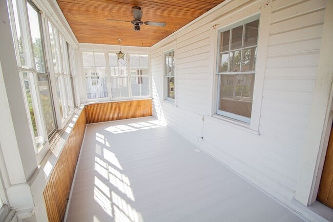 Photo - 2 BR 1 BA North Colonie Schools