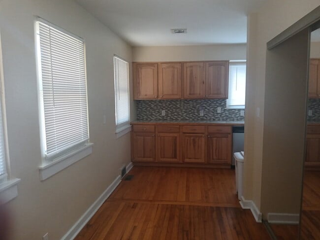 Photo - 71 E Marshall St