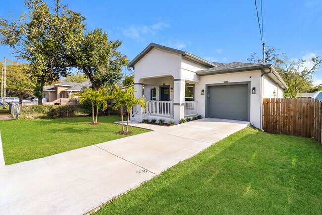 Photo - 2001 E Wood St