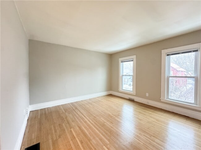 Photo - 102 Gregory St