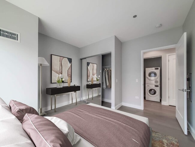 Photo - 122 W Division St