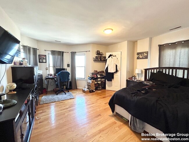 Photo - 914 Dorchester Ave