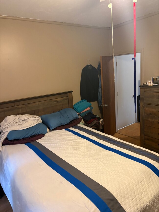 247 Mechanic St Unit 2-R