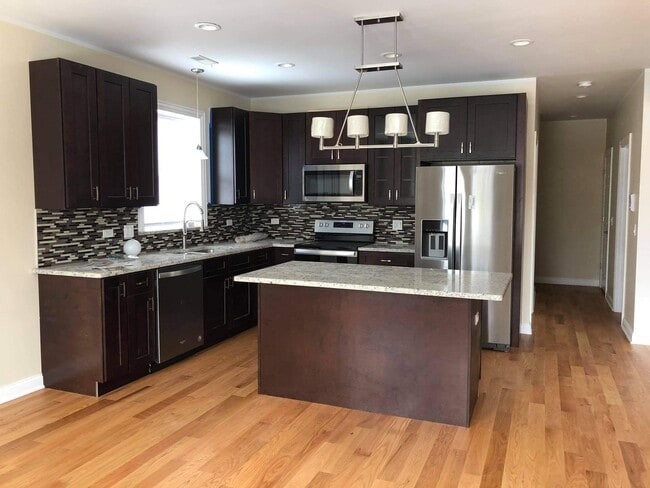 Building Photo - 6552 W Roscoe St Unit 4