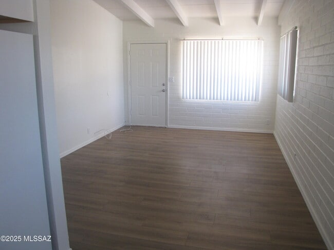 Photo - 4713 E 1st St