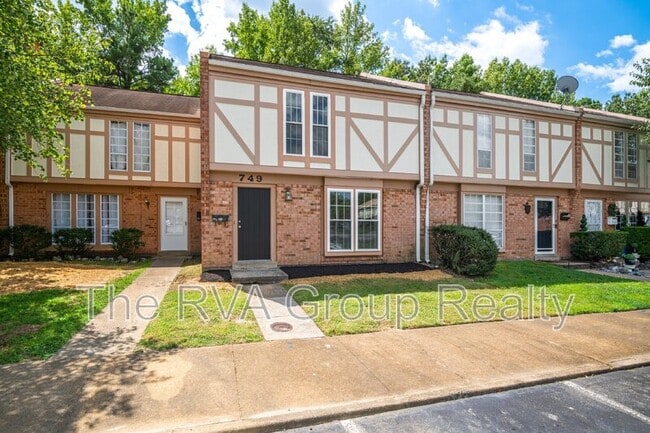 Photo - 749 Pleasant St