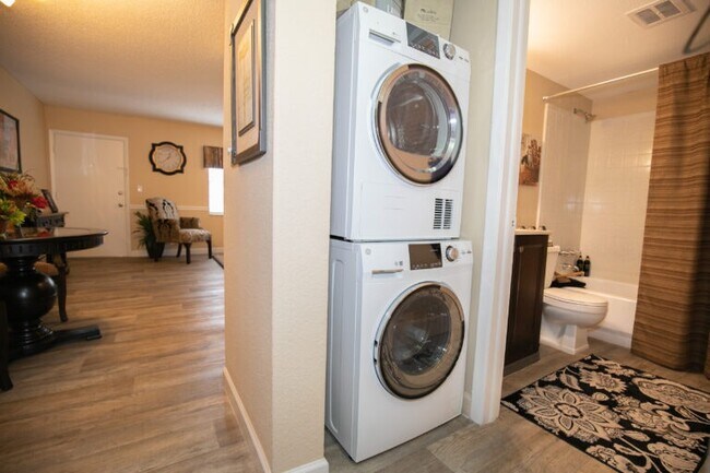 Photo - 2035 Philippe Pkwy Unidad 1