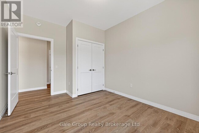 Photo - 785 Southwood Way