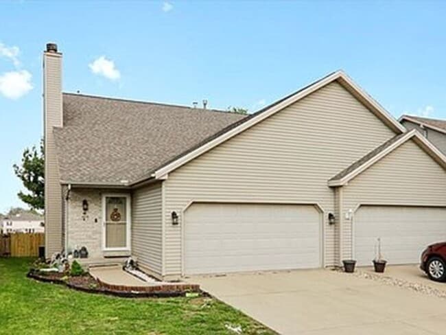 Photo - 1810 Vladimir Dr House