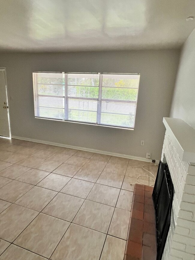 Photo - 2 BEDROOM 1 BATH SINGLE FAMILY HOME WITH A SEPARATE DEN (POSSIBLE 3RD BEDROOM)