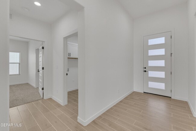 Photo - 12716 Middlesbrough Ave