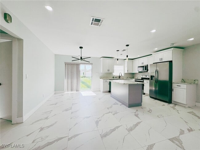 Building Photo - 1127 Lovely Ln Rental