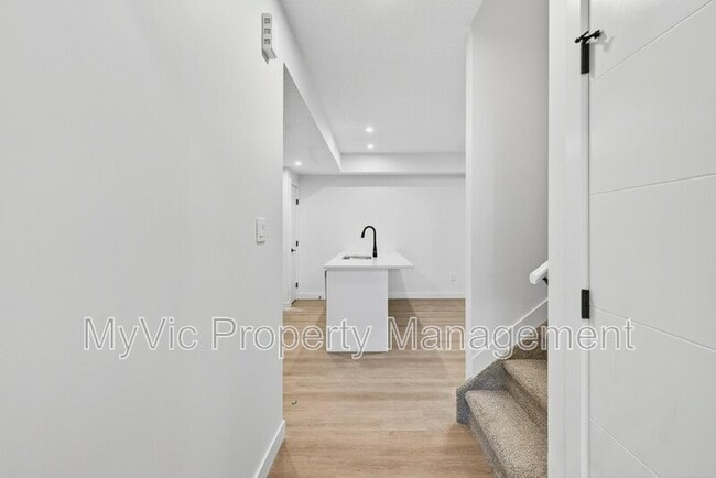 Photo - 10335-10135 135 St NW