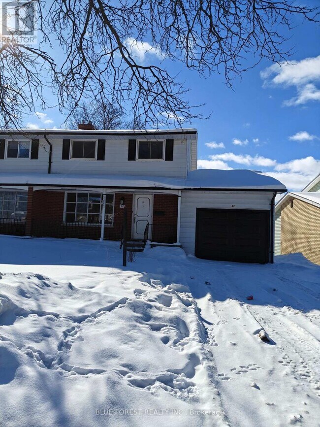 Photo - 681 Galloway Crescent