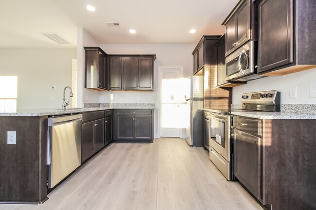 Photo - 308 Woodgate Wy