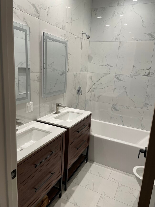 Photo - 934 W Diversey Pky Unit #1