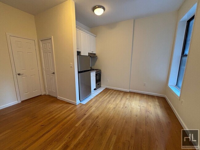 Photo - WEST 72 STREET Unidad 4B