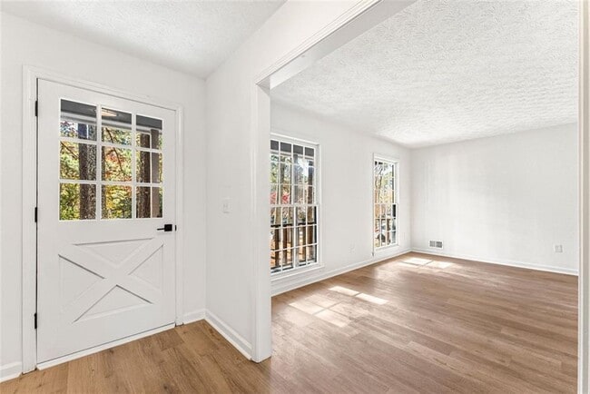 Photo - 444 Wellington Way