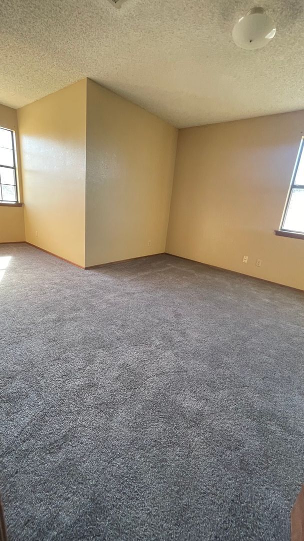 4bd 2.5 bath Large Broken Arrow Home Rental House Rental in Broken