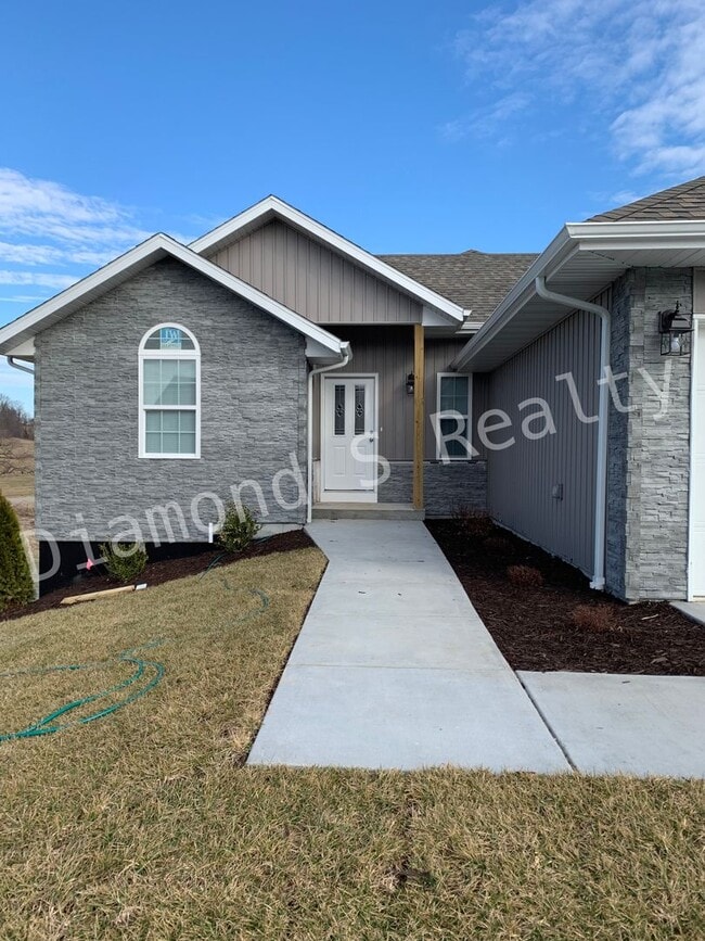 Photo - 5 Bedroom Home Located in Ozark!