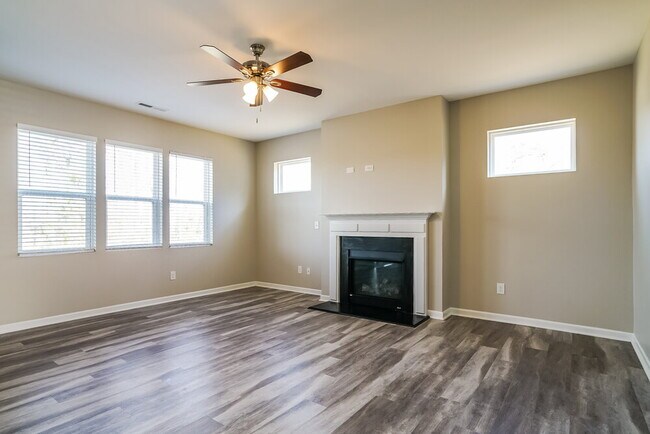 Photo - 114 N Porcenna Ln