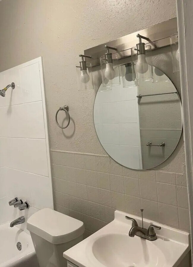 Photo - 2246 Simpson St