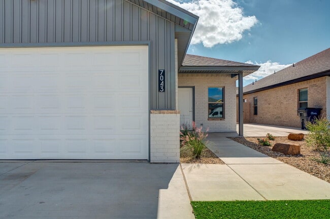 Photo - 7046 41st St