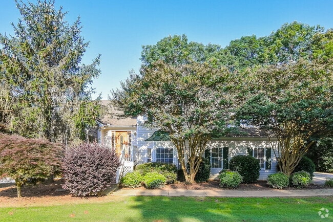 Building Photo - 301 Saddlewood Dr Rental