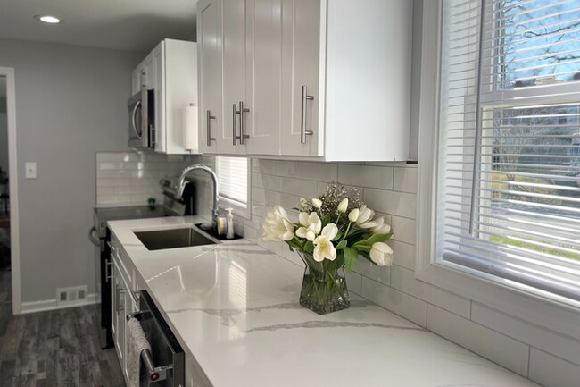 Photo - 9515 49th Ave Unit Apt 1