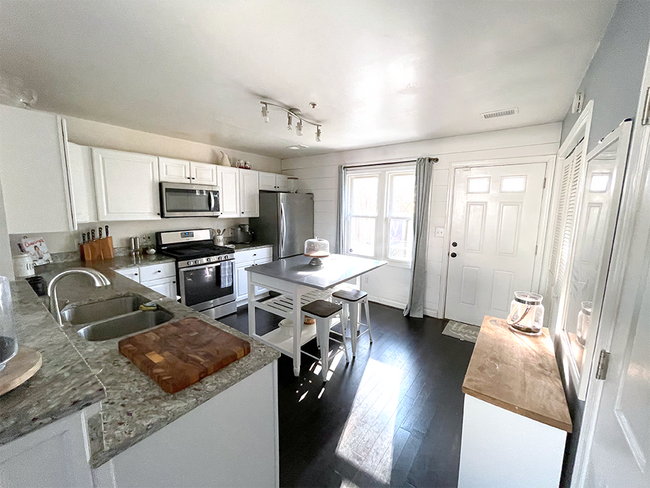Photo - 2488 Skyland Pl SE
