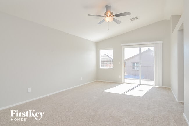 Photo - 4946 Copperlyn St