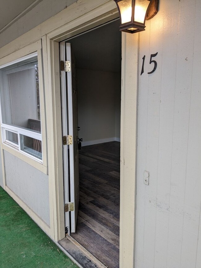 Photo - spacious 1-bedroom 1-bath with open floor ... Unit Apt 15