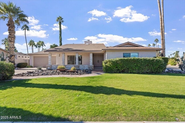 Building Photo - 8635 E Vía De La Gente