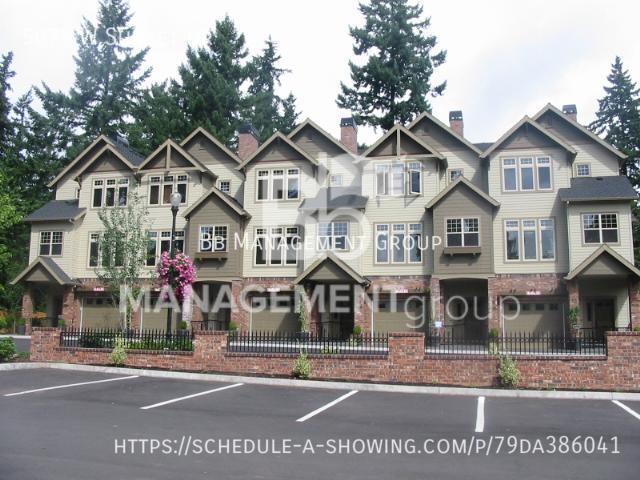 Building Photo - Beautiful Lake Oswego Newer Townhome Walki...