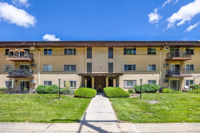 Building Photo - 1206 E Fairview St Unit 305