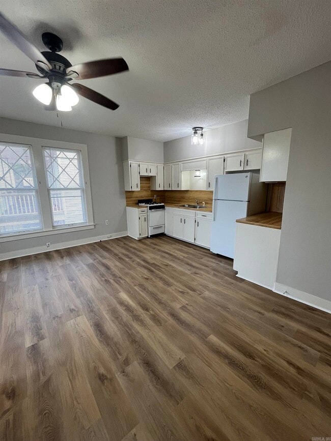 Photo - 1020 Kavanaugh Blvd