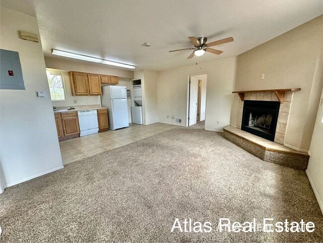 Building Photo - 1940 W Yampa St Unit B