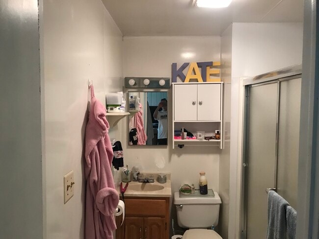 Bathroom - 1604 Gompers Ave Unit 1606