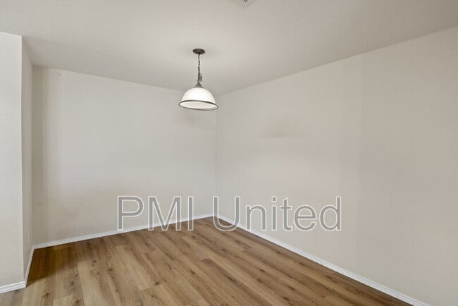 Photo - 2335 N Elm St