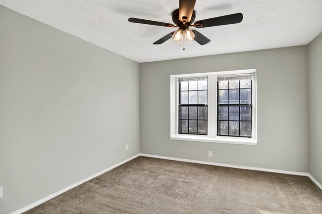 Photo - 5900 Grelot Rd