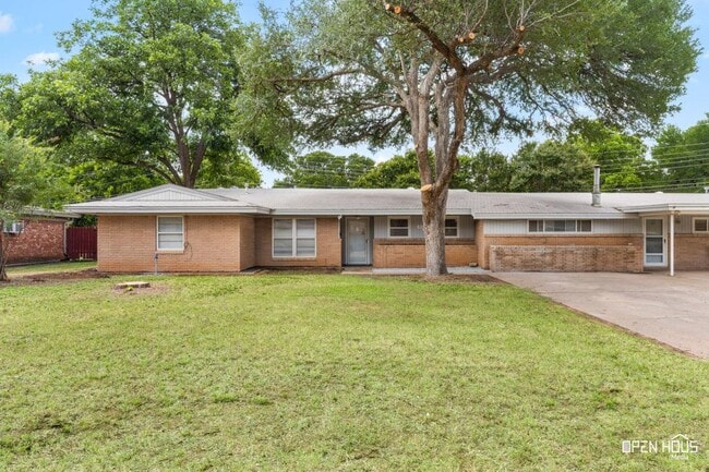 Building Photo - 4202 Meadowbrook Dr