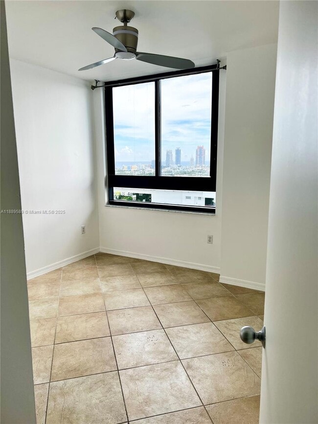 Photo - 1330 West Ave Unidad 2204