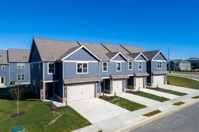 Building Photo - Modern 3BR Townhome with 2-Car Garage at Clover Ridge!