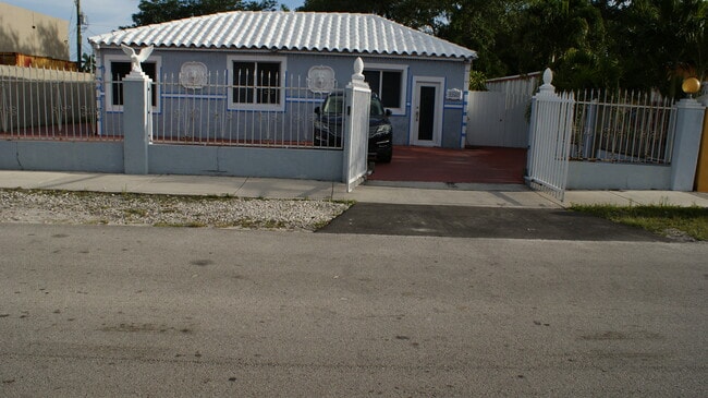 Studio for rent - 2240 NW 90th St Apartments Unit 1