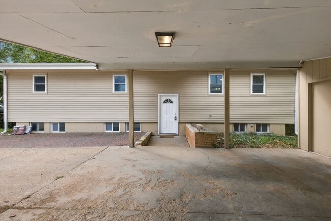 2309 Anderson Ave