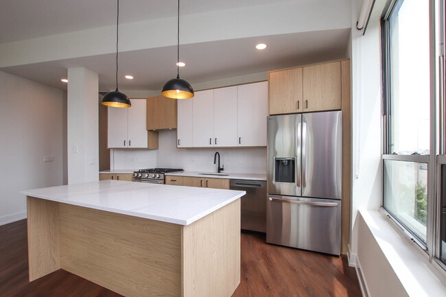 Photo - 1001 N Milwaukee Ave Unit 201