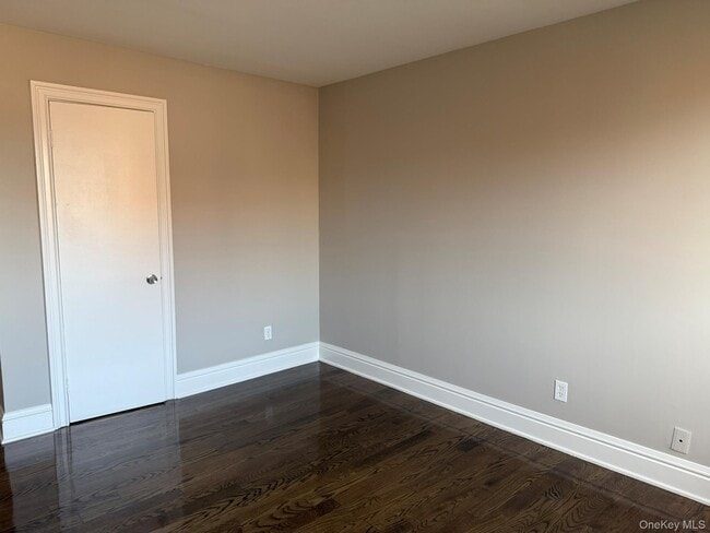 Photo - 140 McGlynn Pl