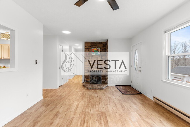 Photo - 220 Meredith Lp