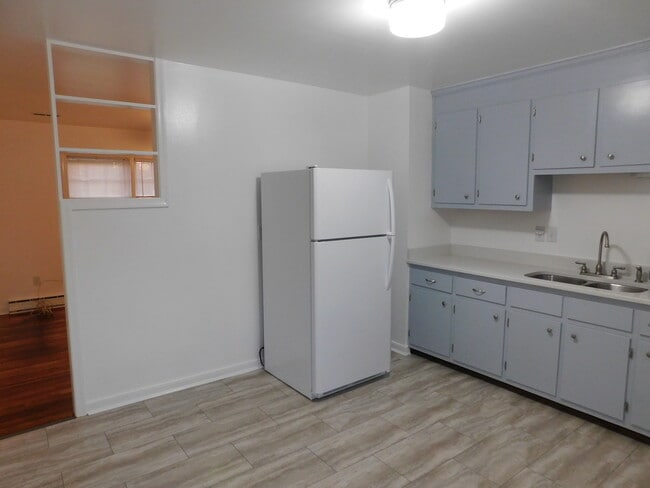Eat in kitchen - 12113 Richmond St Unit 12115